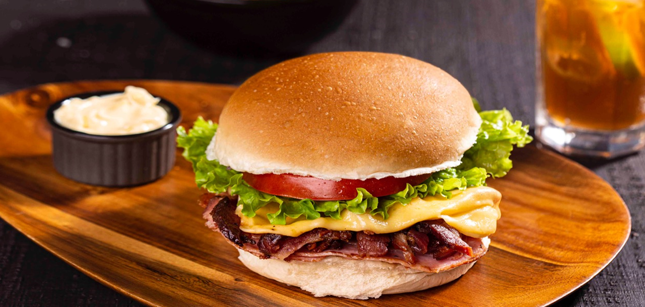 Hambúrguer com bacon da Osnir
