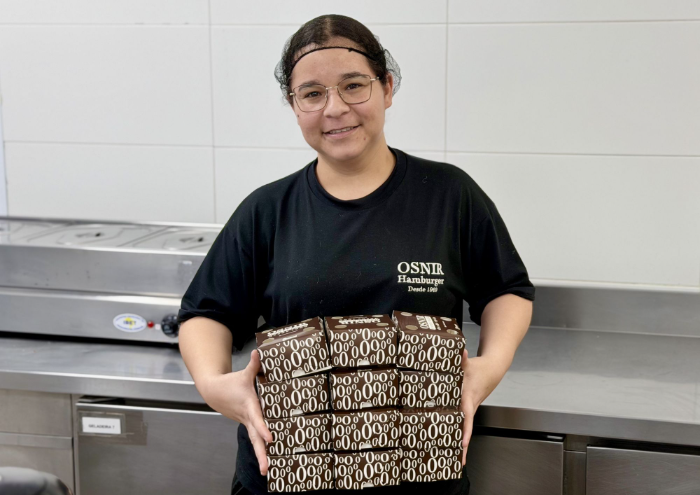 Colaborador da Osnir no caixa